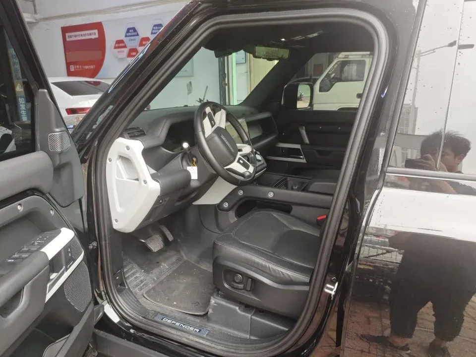 2024 Land Rover Defender 3.0T 400HP L6 8AT,autocango,china used car exporter,china ev exporter,chinese used car exporter,chinese used ev exporter