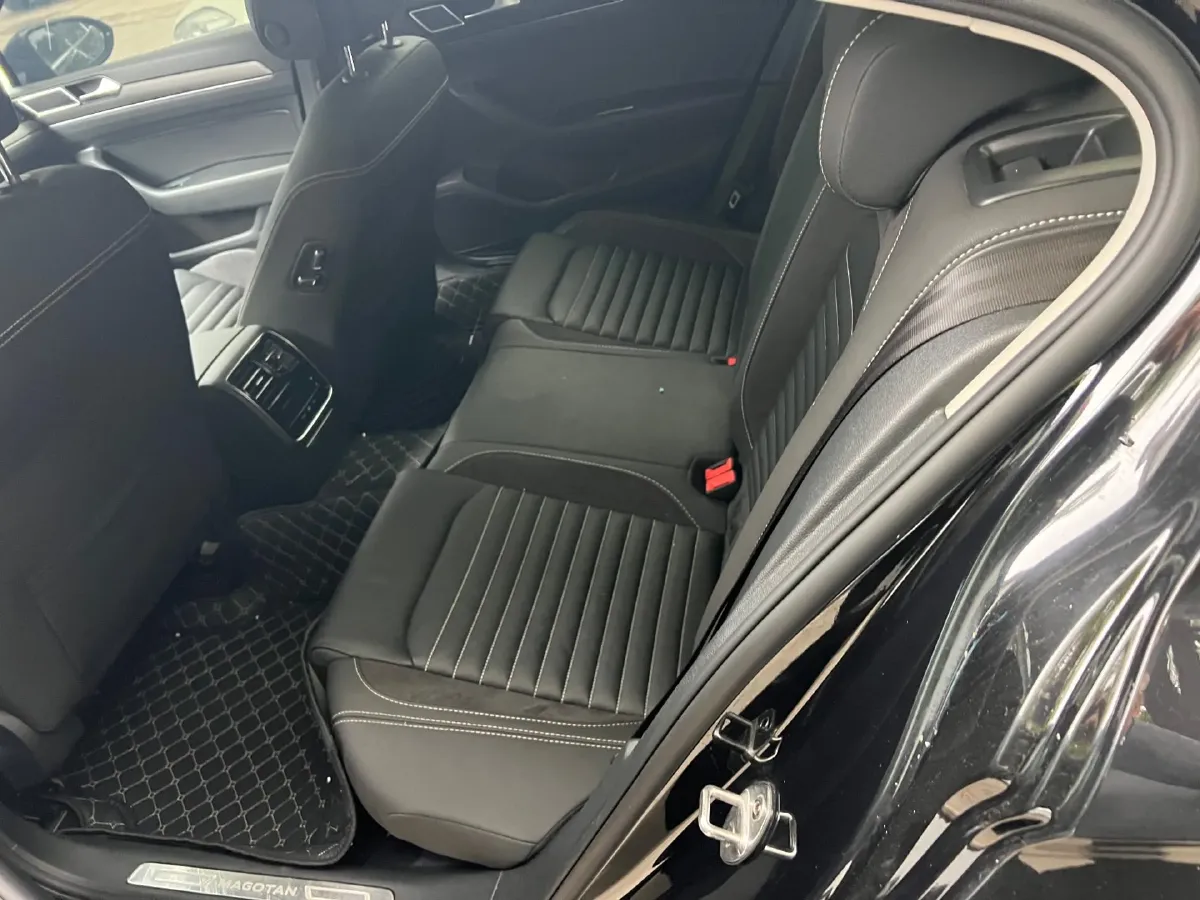2020 Volkswagen Magotan 2.0T 186HP L4 7DCT,autocango,china used car exporter,china ev exporter,chinese used car exporter,chinese used ev exporter