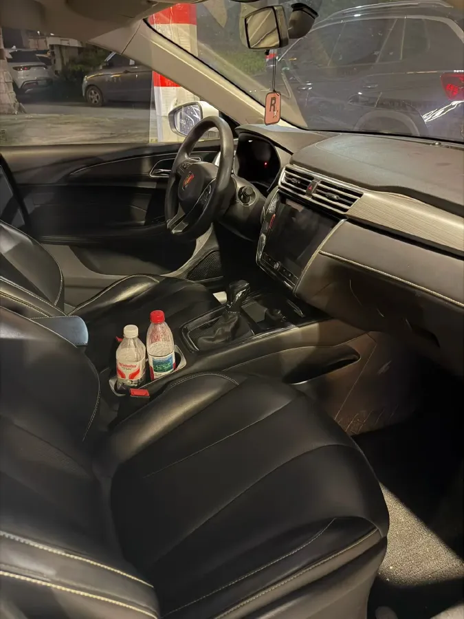 2020 Roewe i5 1.5L 120HP L4 CVT,autocango,china used car exporter,china ev exporter,chinese used car exporter,chinese used ev exporter