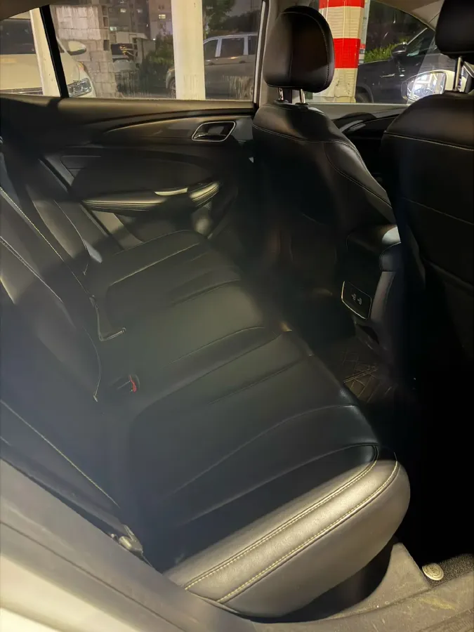 2020 Roewe i5 1.5L 120HP L4 CVT,autocango,china used car exporter,china ev exporter,chinese used car exporter,chinese used ev exporter