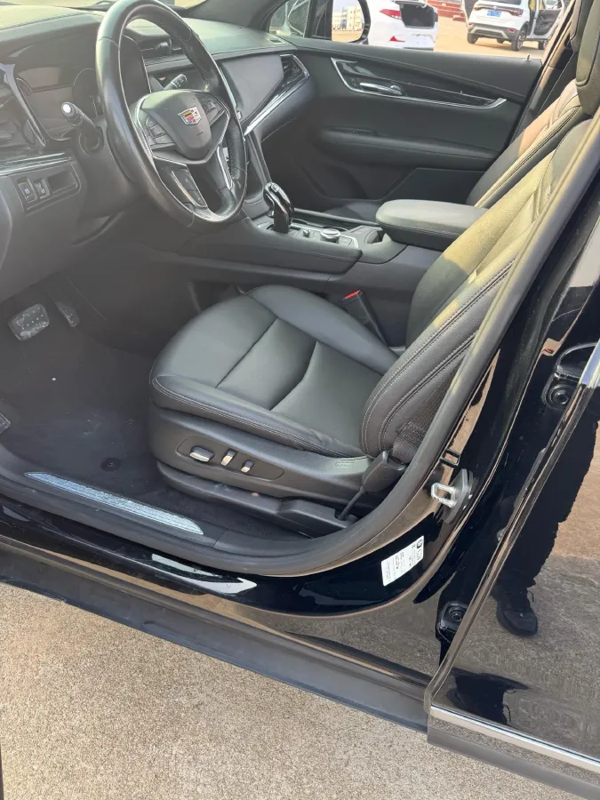 2022 Cadillac XT5 2.0T 237HP L4 9AT,autocango,china used car exporter,china ev exporter,chinese used car exporter,chinese used ev exporter