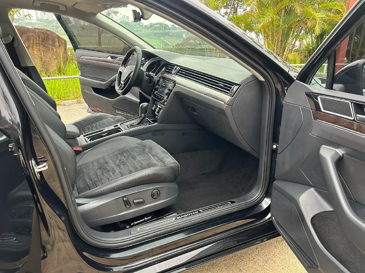 2017 Volkswagen Magotan 1.8T 180HP L4 7DCT,autocango,china used car exporter,china ev exporter,chinese used car exporter,chinese used ev exporter