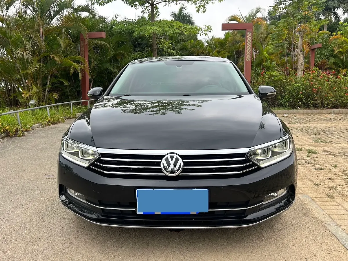 2017 Volkswagen Magotan 1.8T 180HP L4 7DCT,autocango,china used car exporter,china ev exporter,chinese used car exporter,chinese used ev exporter