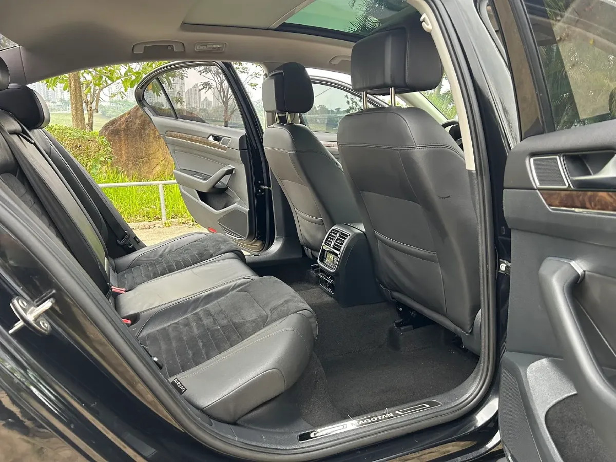 2017 Volkswagen Magotan 1.8T 180HP L4 7DCT,autocango,china used car exporter,china ev exporter,chinese used car exporter,chinese used ev exporter