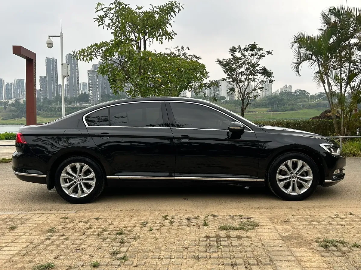 2017 Volkswagen Magotan 1.8T 180HP L4 7DCT,autocango,china used car exporter,china ev exporter,chinese used car exporter,chinese used ev exporter