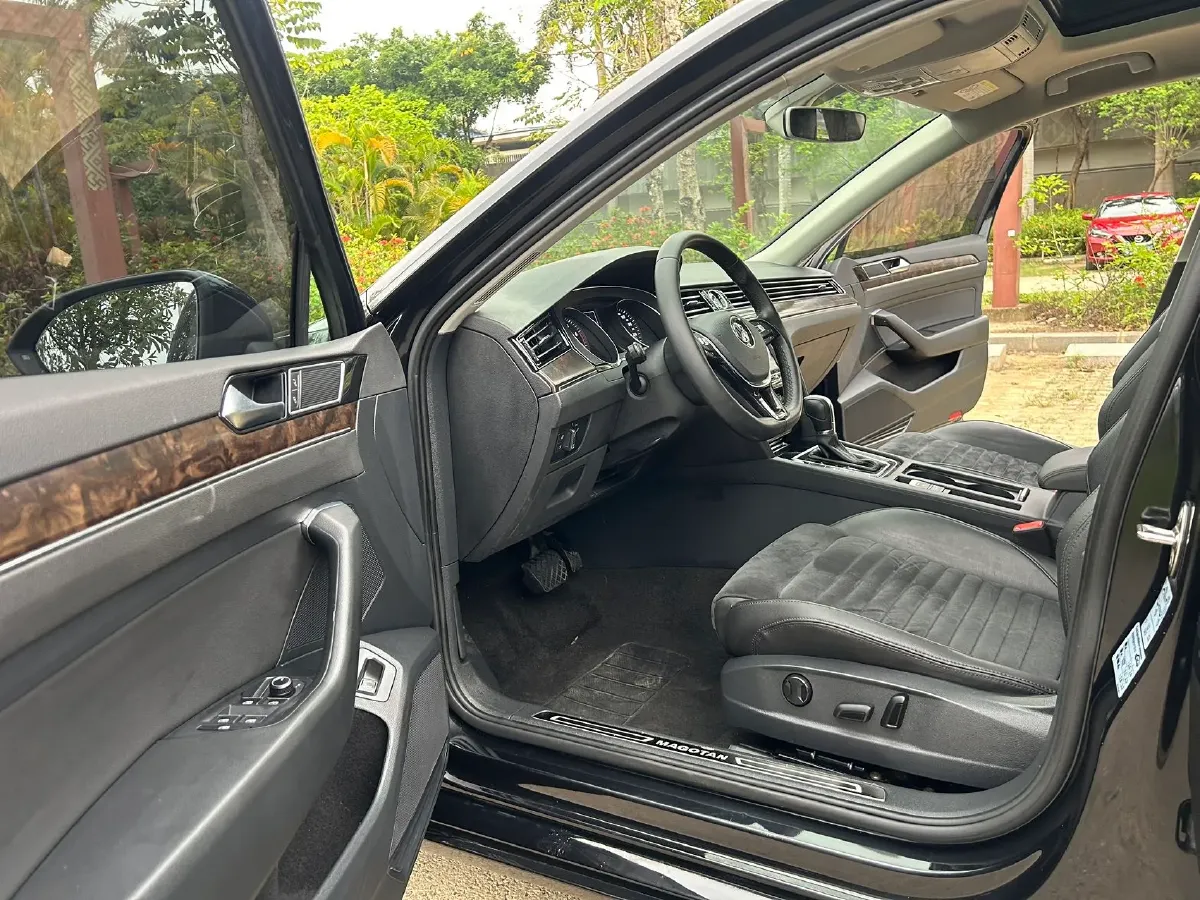 2017 Volkswagen Magotan 1.8T 180HP L4 7DCT,autocango,china used car exporter,china ev exporter,chinese used car exporter,chinese used ev exporter