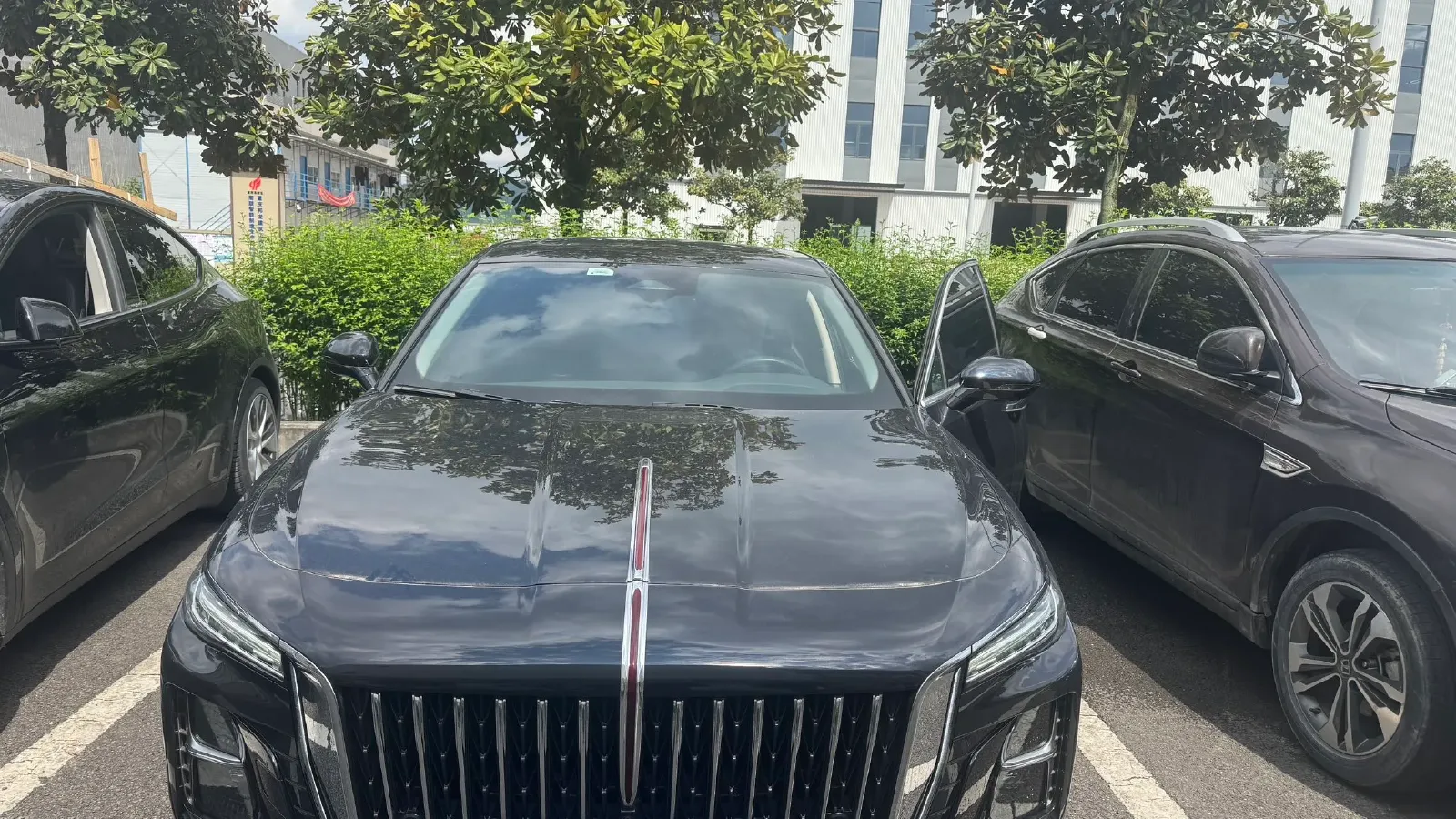 2024 HongQi H5 2.0T 224HP L4 8AT,autocango,china used car exporter,china ev exporter,chinese used car exporter,chinese used ev exporter