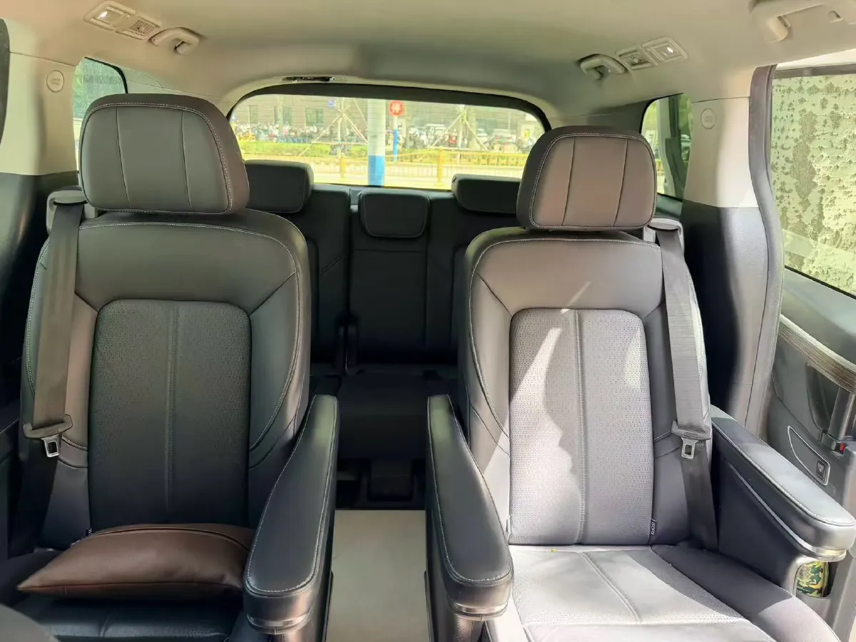 2021 GAC Trumpchi M8 2.0T 252HP L4 8AT,autocango,china used car exporter,china ev exporter,chinese used car exporter,chinese used ev exporter