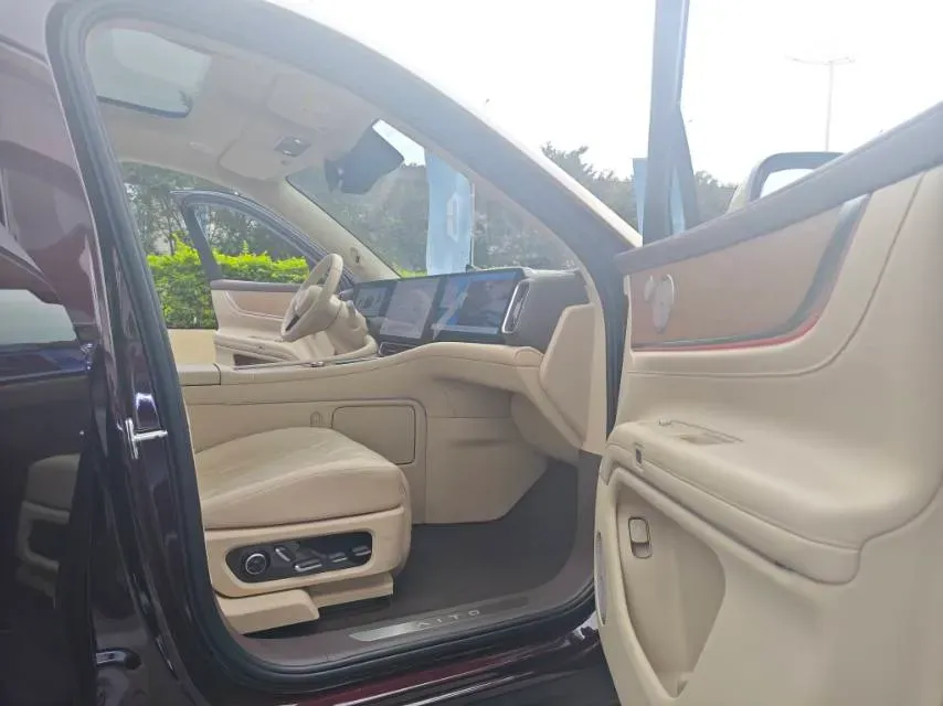 2025 AITO AITO M9 REEV 160HP REEV 52KWH,autocango,china used car exporter,china ev exporter,chinese used car exporter,chinese used ev exporter