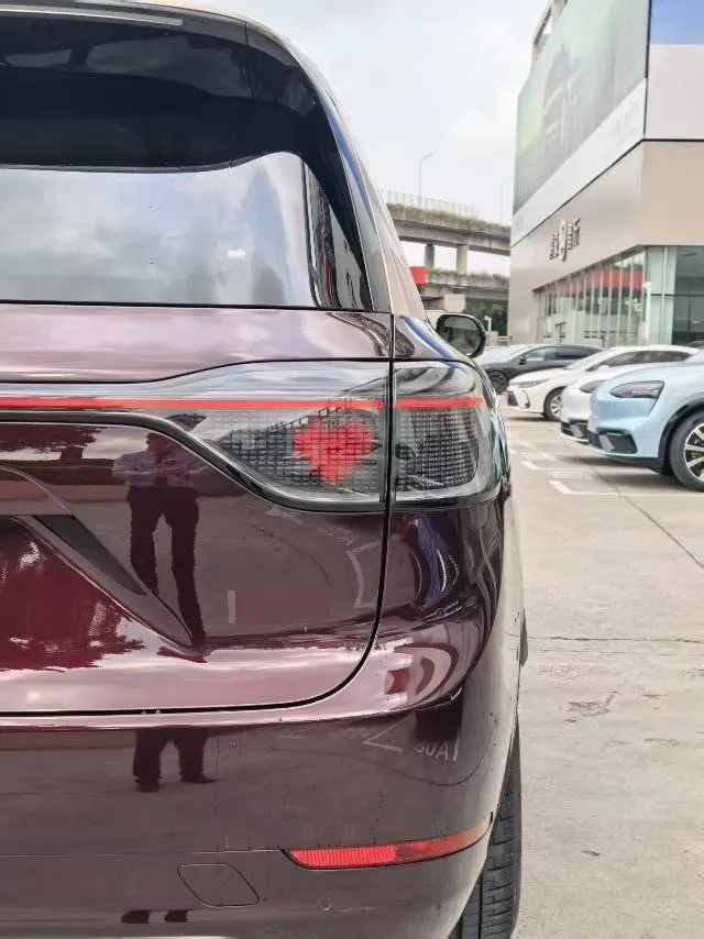 2025 AITO AITO M9 REEV 160HP REEV 52KWH,autocango,china used car exporter,china ev exporter,chinese used car exporter,chinese used ev exporter