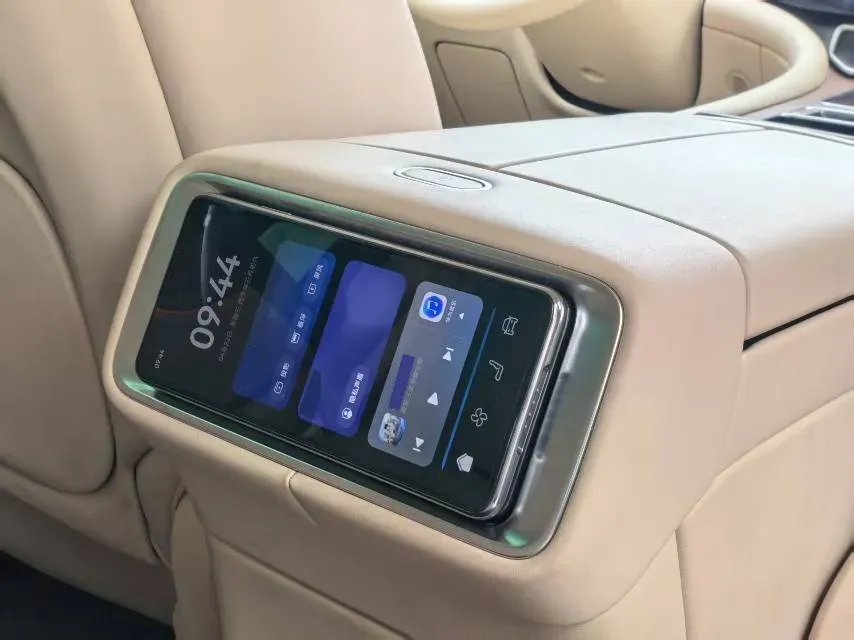 2025 AITO AITO M9 REEV 160HP REEV 52KWH,autocango,china used car exporter,china ev exporter,chinese used car exporter,chinese used ev exporter