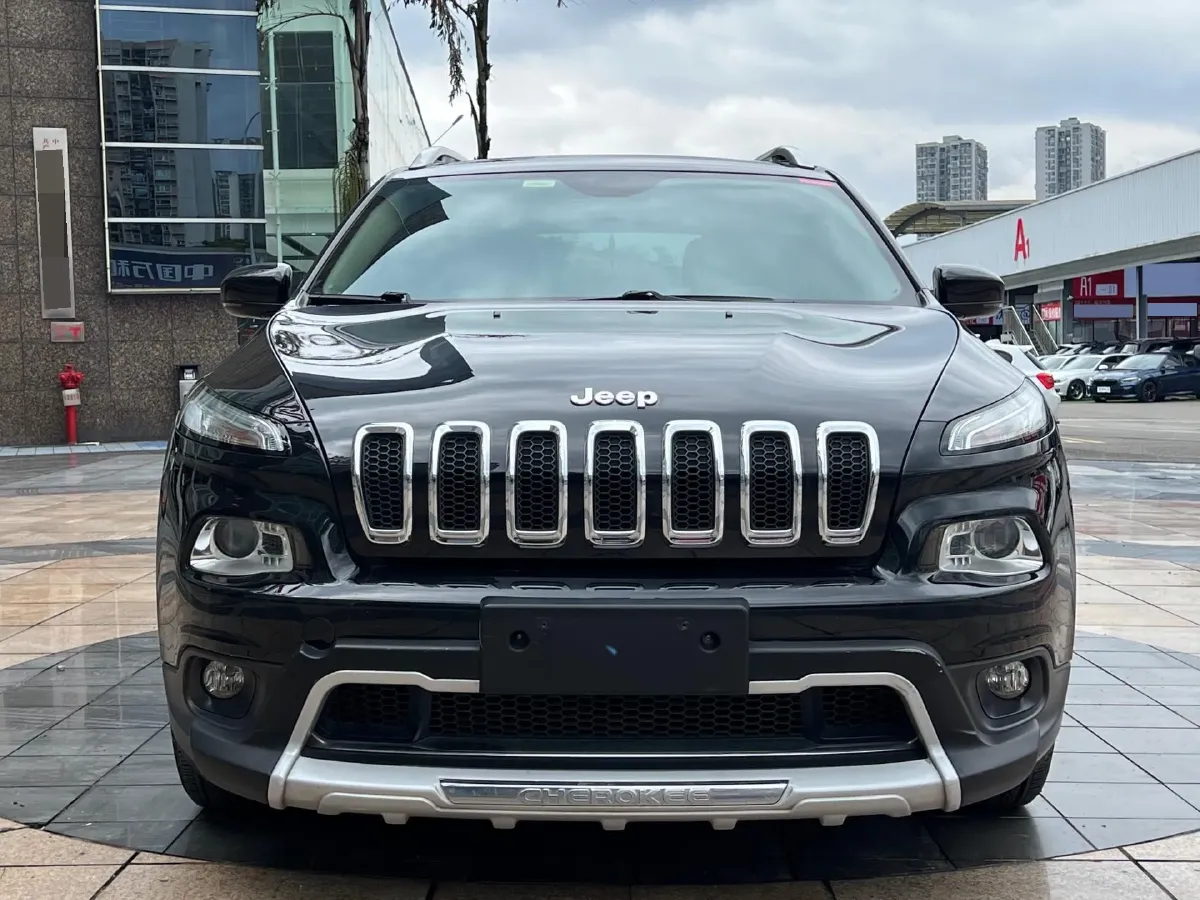 2017 Jeep Cherokee 2.0L 155HP L4 9AT,autocango,china used car exporter,china ev exporter,chinese used car exporter,chinese used ev exporter