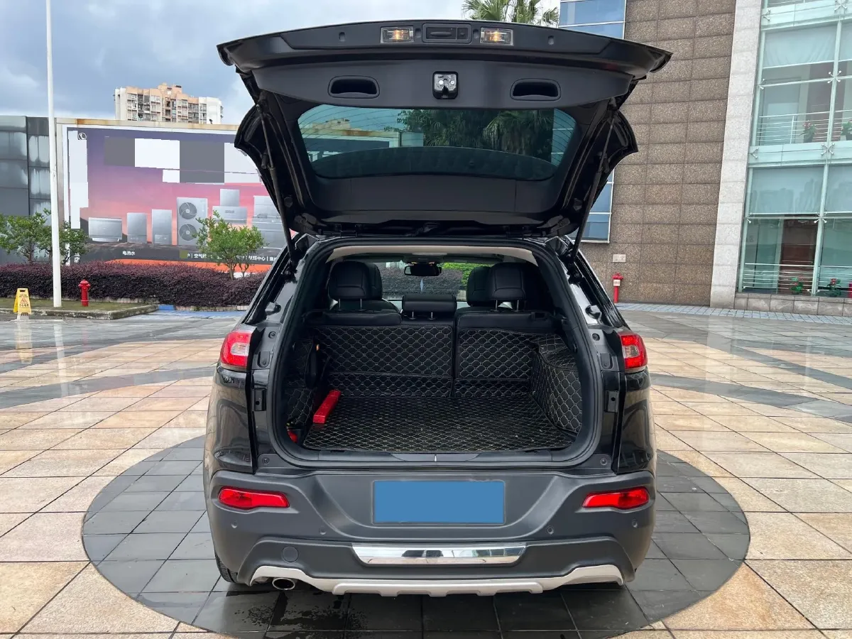 2017 Jeep Cherokee 2.0L 155HP L4 9AT,autocango,china used car exporter,china ev exporter,chinese used car exporter,chinese used ev exporter