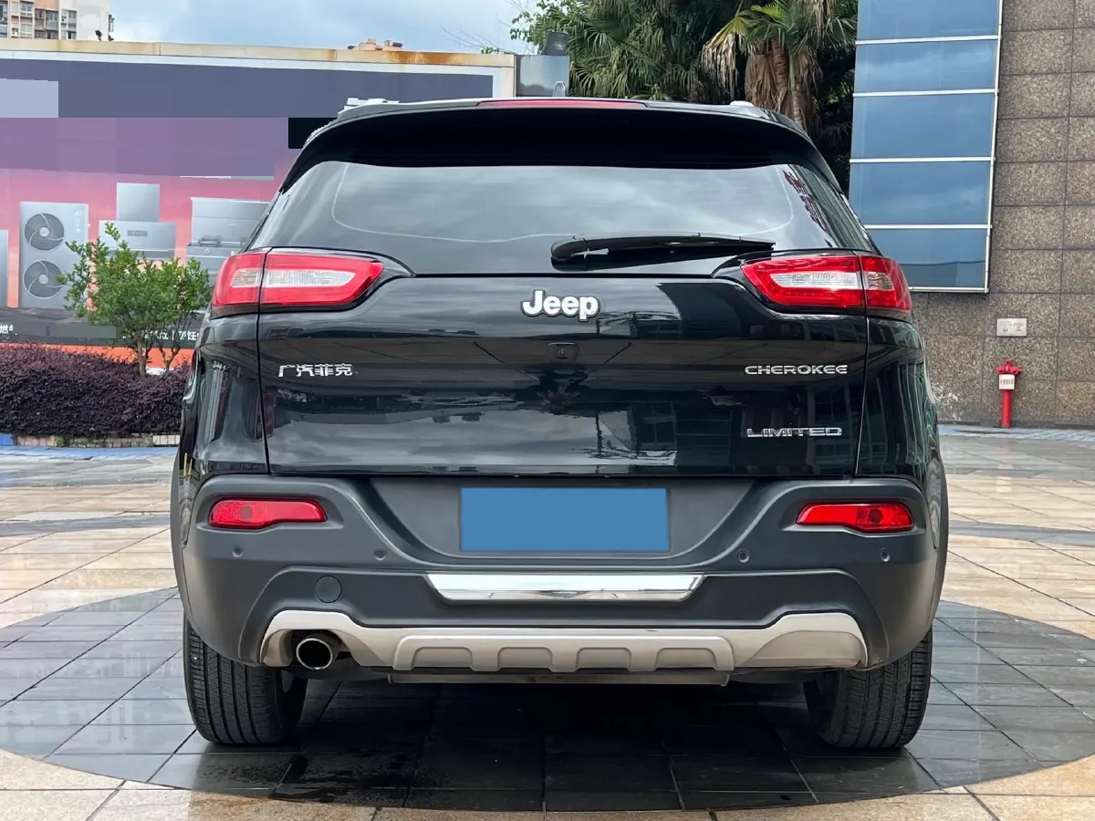 2017 Jeep Cherokee 2.0L 155HP L4 9AT,autocango,china used car exporter,china ev exporter,chinese used car exporter,chinese used ev exporter