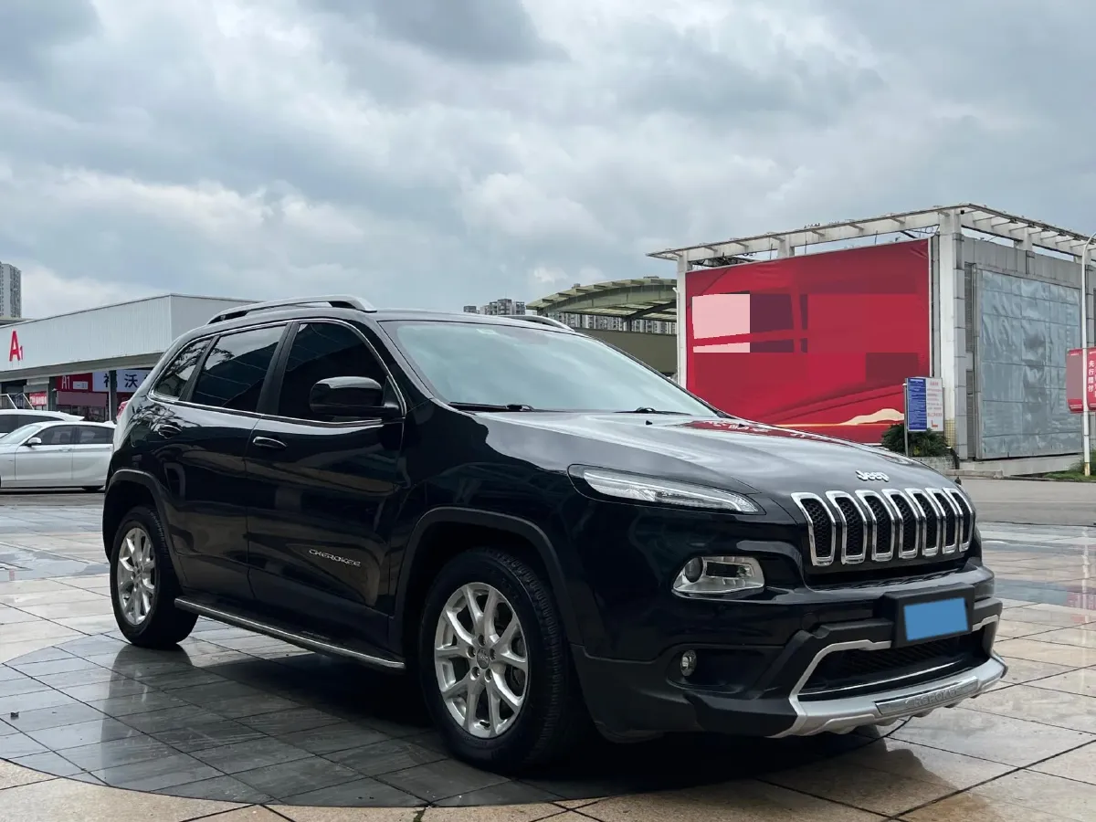 2017 Jeep Cherokee 2.0L 155HP L4 9AT,autocango,china used car exporter,china ev exporter,chinese used car exporter,chinese used ev exporter
