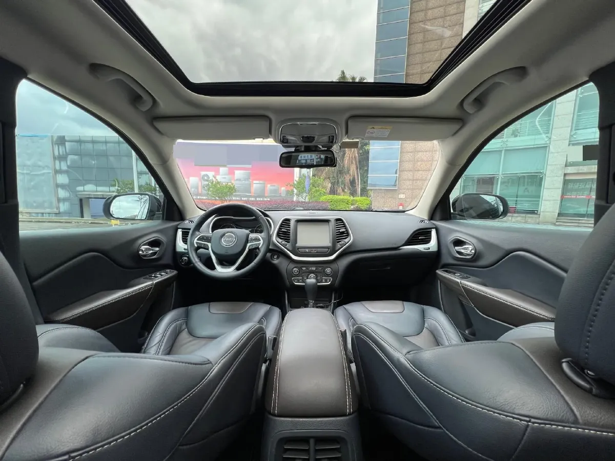 2017 Jeep Cherokee 2.0L 155HP L4 9AT,autocango,china used car exporter,china ev exporter,chinese used car exporter,chinese used ev exporter