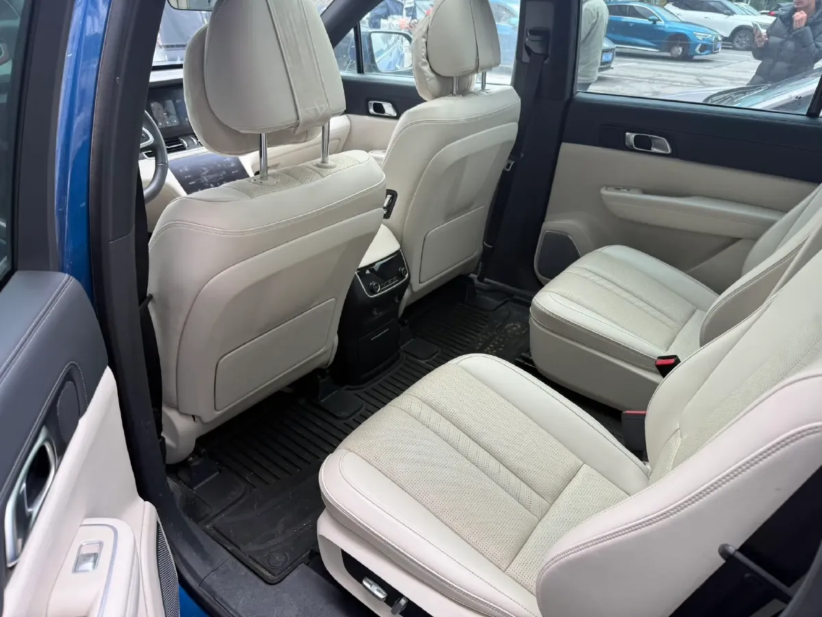 2020 Li ONE Range Extended 131HP REEV 40.5KWH,autocango,china used car exporter,china ev exporter,chinese used car exporter,chinese used ev exporter