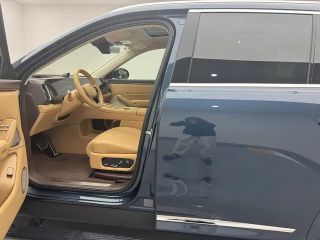 2025 AITO AITO M8 REEV 160HP REEV 53.4KWH,autocango,china used car exporter,china ev exporter,chinese used car exporter,chinese used ev exporter