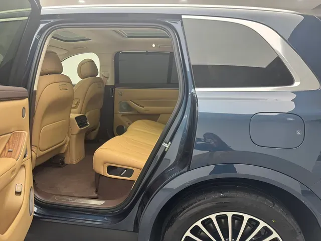 2025 AITO AITO M8 REEV 160HP REEV 53.4KWH,autocango,china used car exporter,china ev exporter,chinese used car exporter,chinese used ev exporter