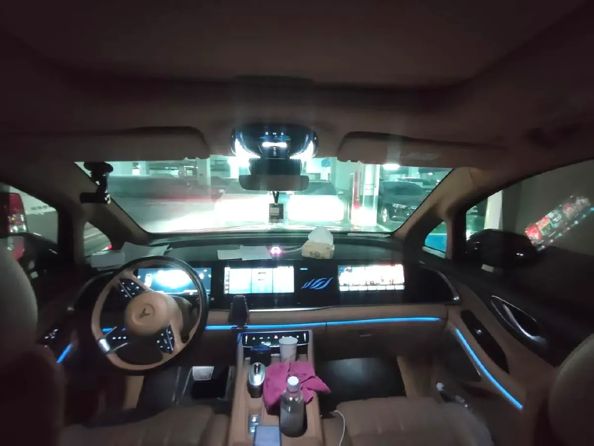 2024 Voyah Dream 1.5T 150HP L4 PHEV 43KWH,autocango,china used car exporter,china ev exporter,chinese used car exporter,chinese used ev exporter