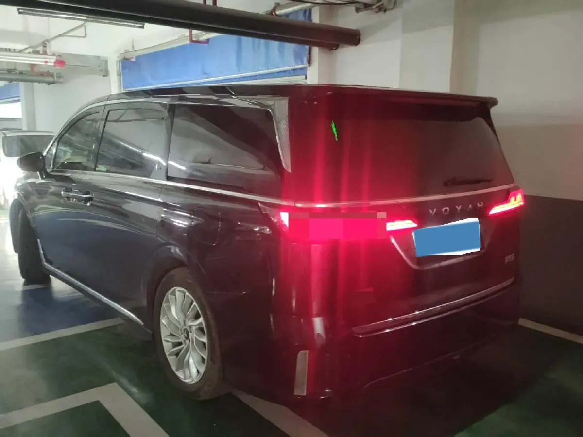 2024 Voyah Dream 1.5T 150HP L4 PHEV 43KWH,autocango,china used car exporter,china ev exporter,chinese used car exporter,chinese used ev exporter