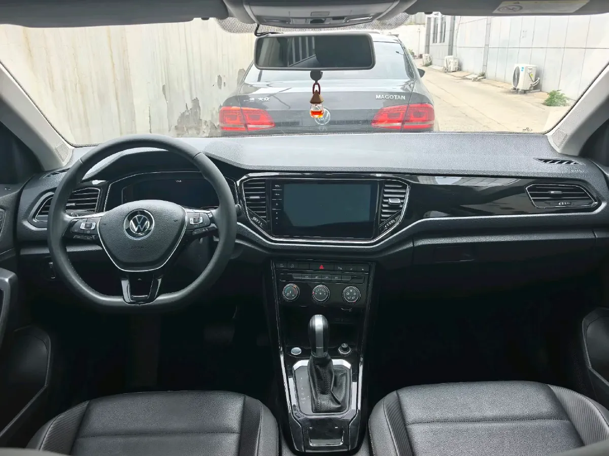 2022 Volkswagen T-Roc 1.4T 150HP L4 7DCT,autocango,china used car exporter,china ev exporter,chinese used car exporter,chinese used ev exporter