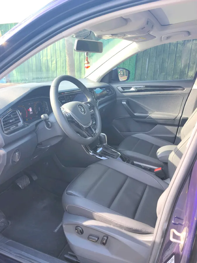 2022 Volkswagen T-Roc 1.4T 150HP L4 7DCT,autocango,china used car exporter,china ev exporter,chinese used car exporter,chinese used ev exporter