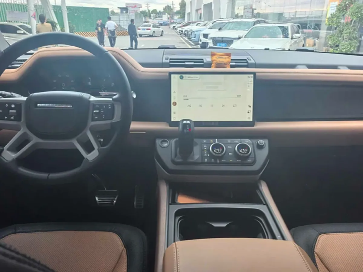 2024 Land Rover Defender 3.0T 400HP L6 8AT,autocango,china used car exporter,china ev exporter,chinese used car exporter,chinese used ev exporter