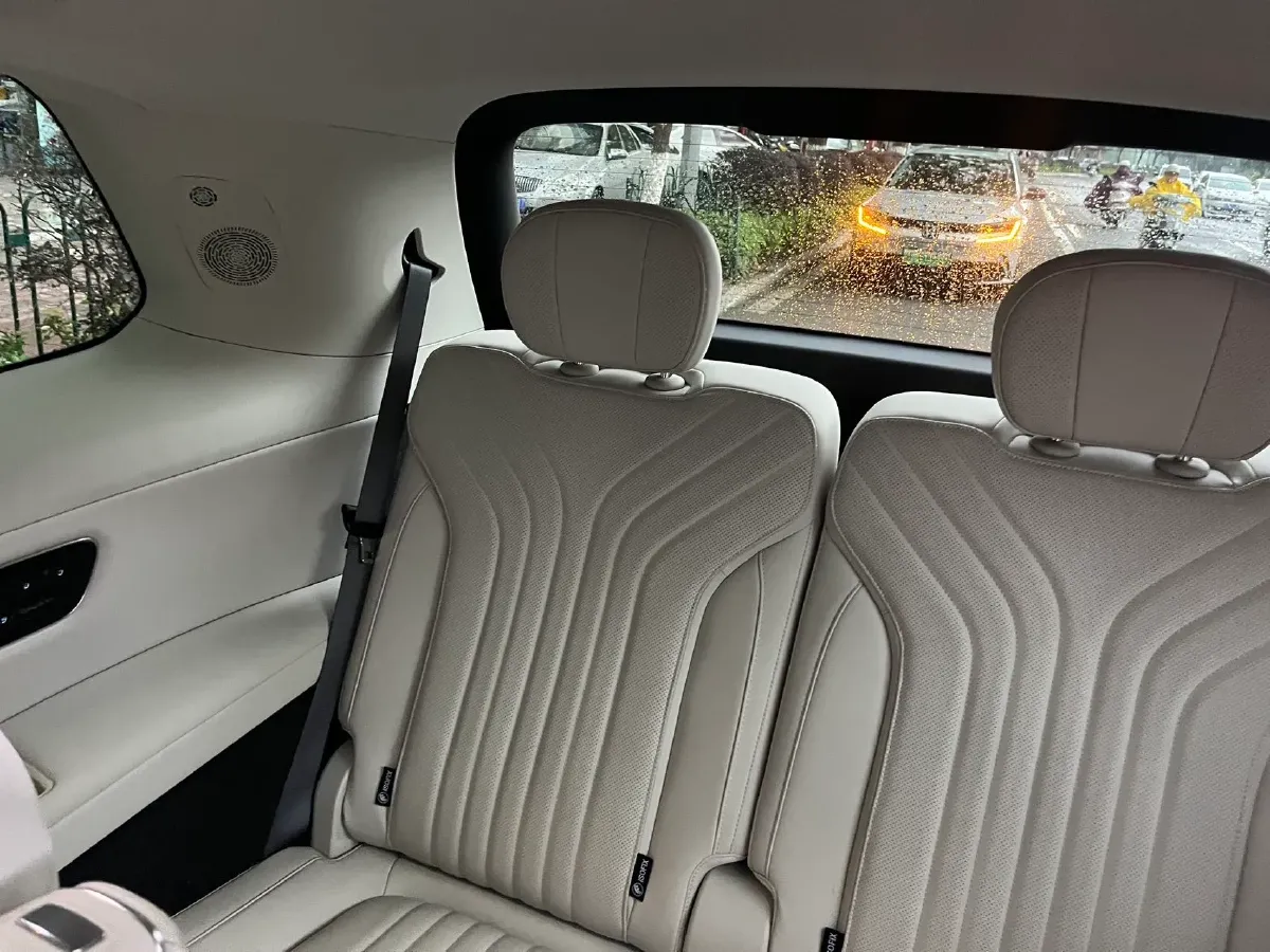 2025 Volkswagen Tiguan L 2.0T 220HP L4 7DCT,autocango,china used car exporter,china ev exporter,chinese used car exporter,chinese used ev exporter