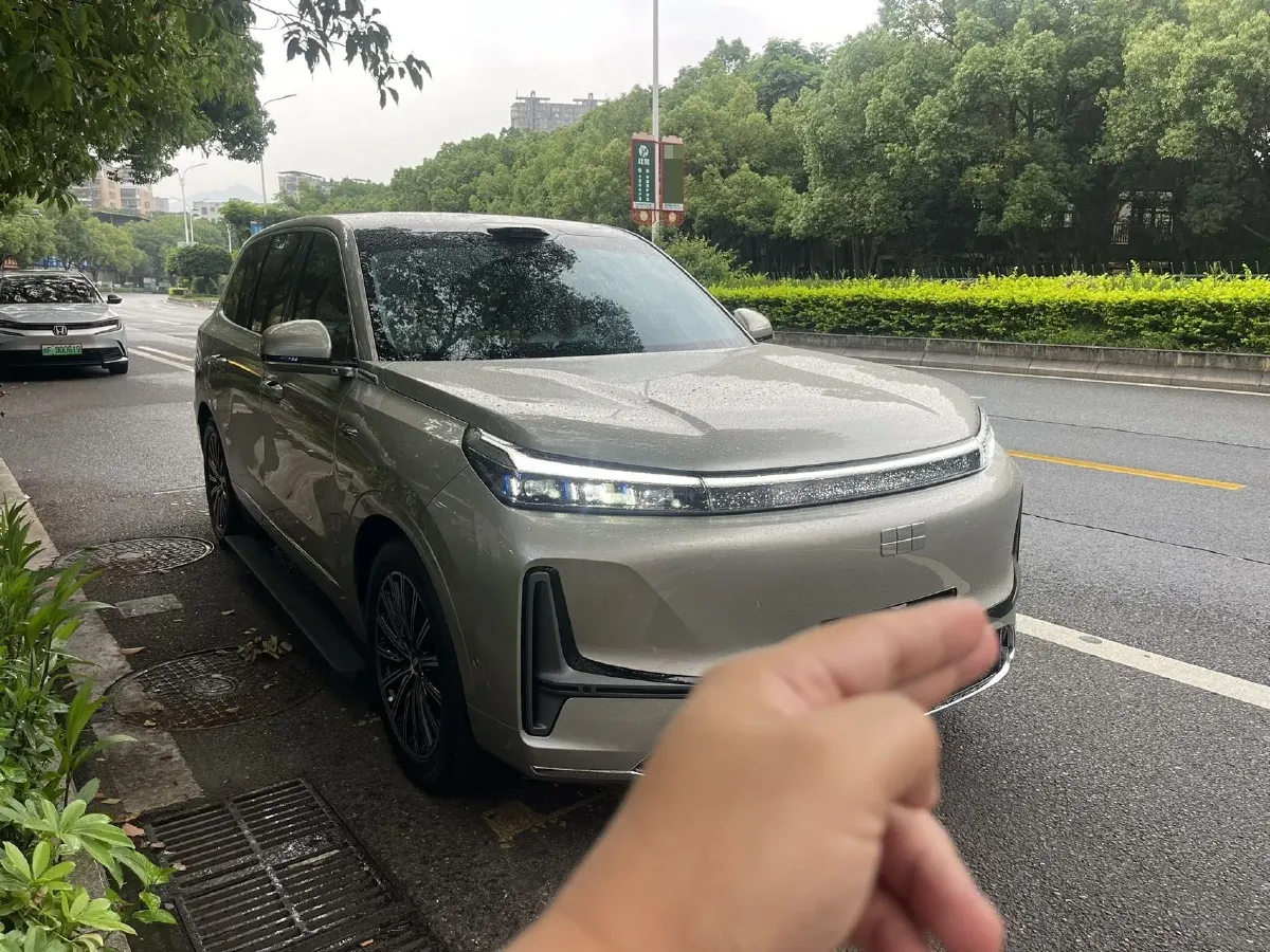 2025 Volkswagen Tiguan L 2.0T 220HP L4 7DCT,autocango,china used car exporter,china ev exporter,chinese used car exporter,chinese used ev exporter