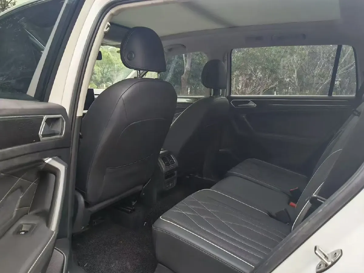 2023 Volkswagen Tiguan L 1.5T 160HP L4 7DCT,autocango,china used car exporter,china ev exporter,chinese used car exporter,chinese used ev exporter