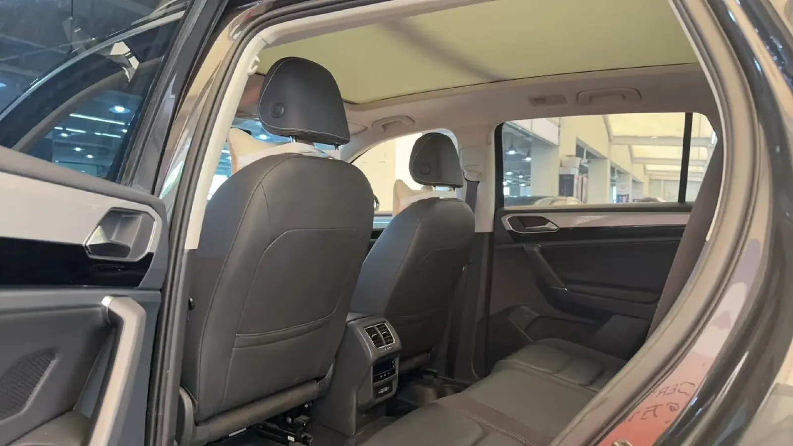 2022 Volkswagen Tayron 2.0T 186HP L4 7DCT,autocango,china used car exporter,china ev exporter,chinese used car exporter,chinese used ev exporter