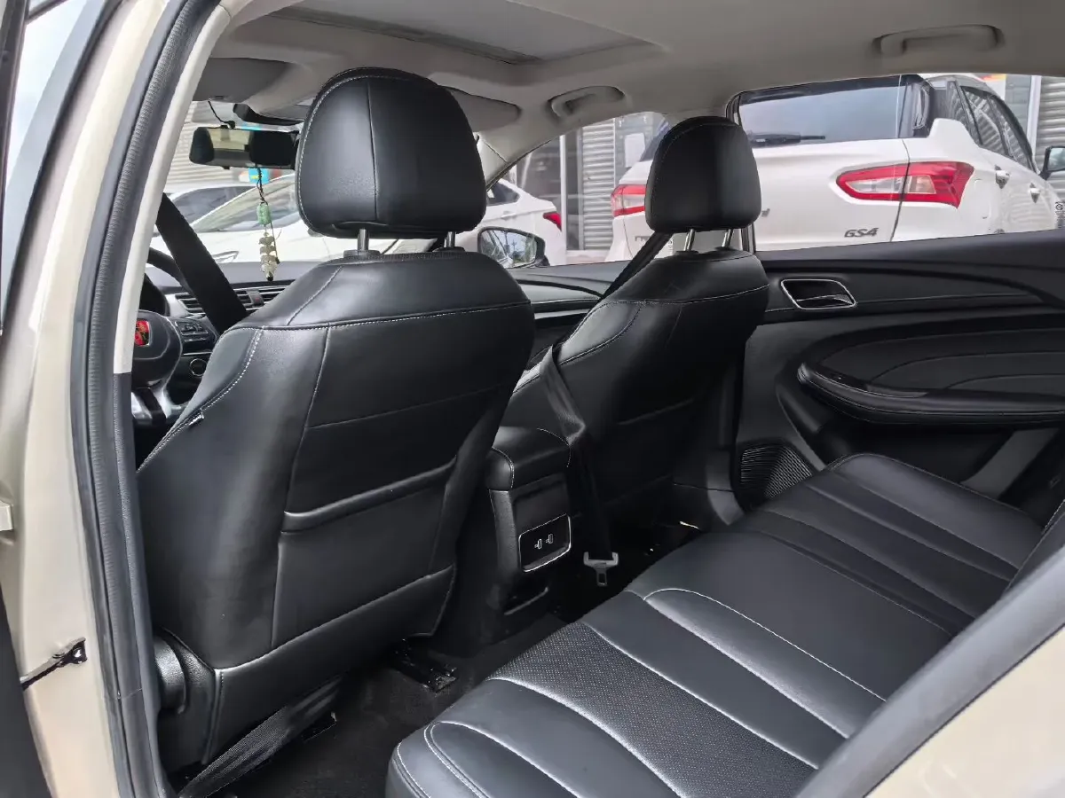 2019 Roewe i5 1.5L 120HP L4 CVT,autocango,china used car exporter,china ev exporter,chinese used car exporter,chinese used ev exporter