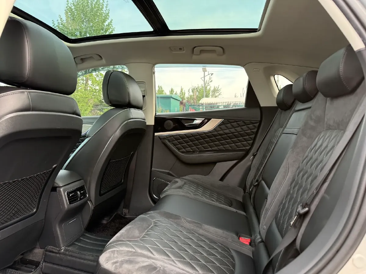 2022 HongQi HS5 2.0T 224HP L4 6AT,autocango,china used car exporter,china ev exporter,chinese used car exporter,chinese used ev exporter