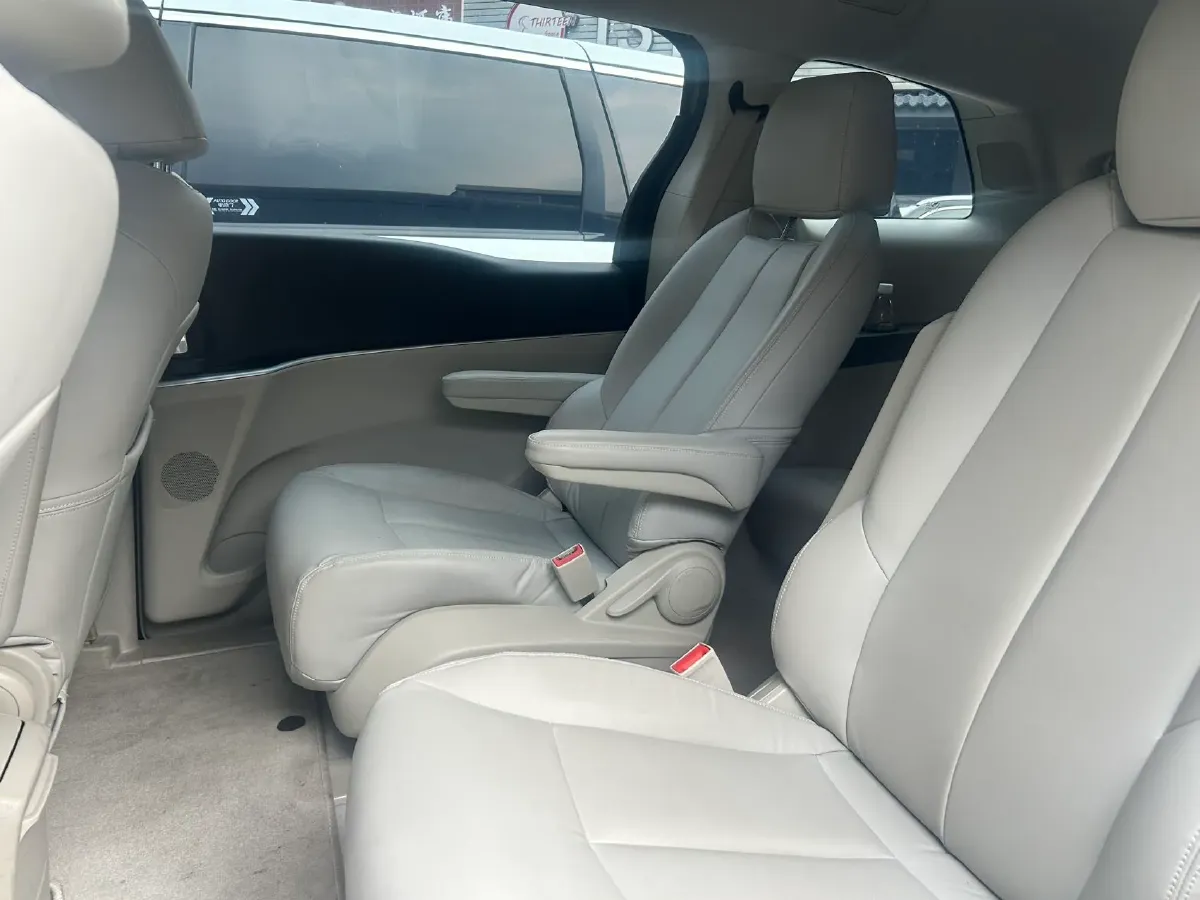 2023 Buick GL8 2.0T 237HP L4 9AT,autocango,china used car exporter,china ev exporter,chinese used car exporter,chinese used ev exporter