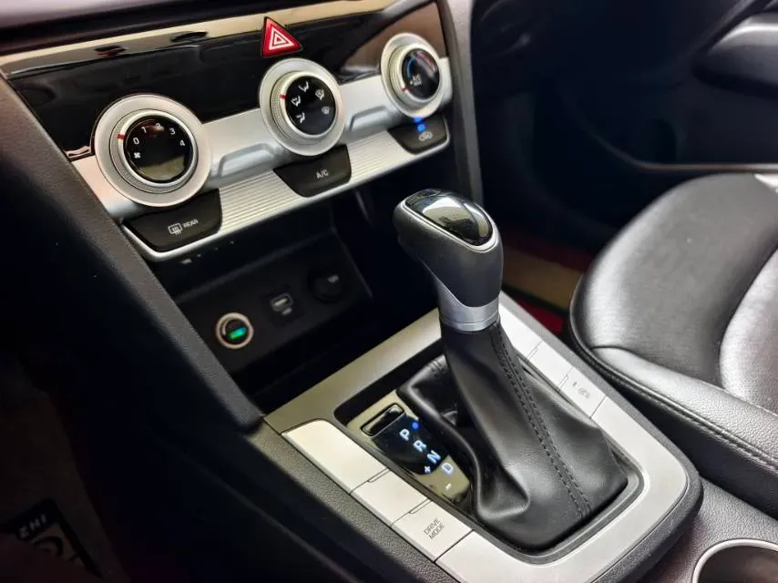 2020 Hyundai Elantra 1.5L 115HP L4 CVT,autocango,china used car exporter,china ev exporter,chinese used car exporter,chinese used ev exporter