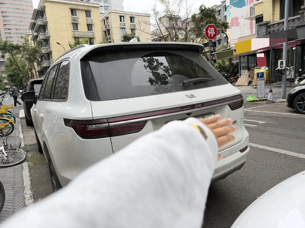 2021 Li ONE Range Extended 131HP REEV 40.5KWH,autocango,china used car exporter,china ev exporter,chinese used car exporter,chinese used ev exporter