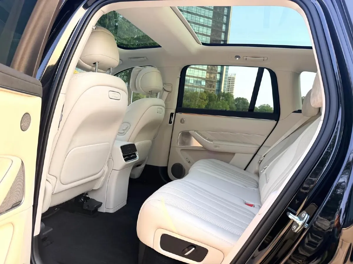 2025 AITO AITO M8 REEV 160HP REEV 53.4KWH,autocango,china used car exporter,china ev exporter,chinese used car exporter,chinese used ev exporter