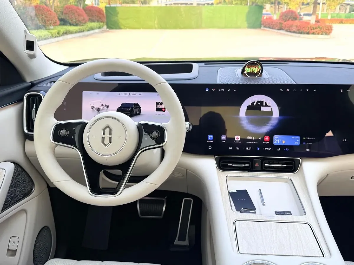 2025 AITO AITO M8 REEV 160HP REEV 53.4KWH,autocango,china used car exporter,china ev exporter,chinese used car exporter,chinese used ev exporter