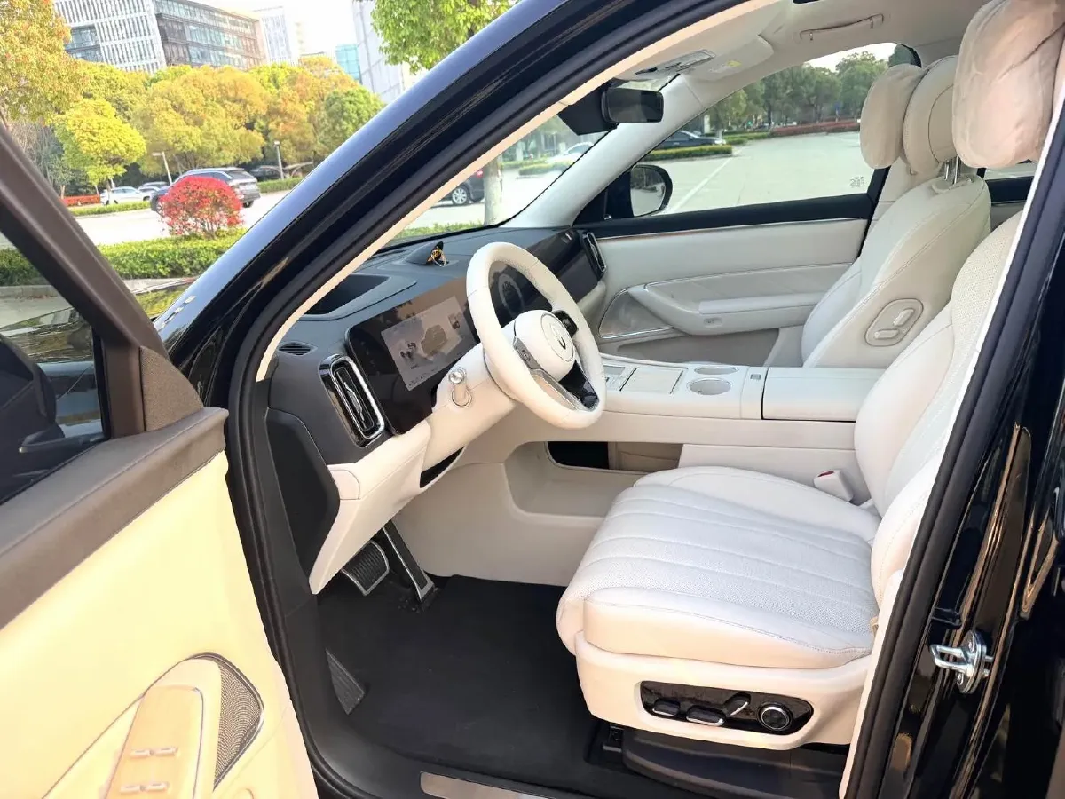 2025 AITO AITO M8 REEV 160HP REEV 53.4KWH,autocango,china used car exporter,china ev exporter,chinese used car exporter,chinese used ev exporter