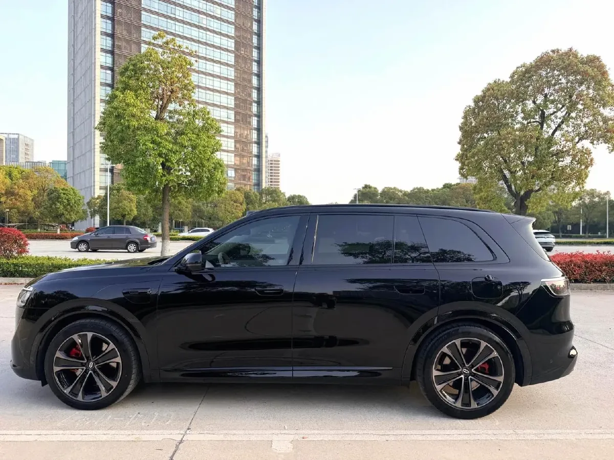 2025 AITO AITO M8 REEV 160HP REEV 53.4KWH,autocango,china used car exporter,china ev exporter,chinese used car exporter,chinese used ev exporter