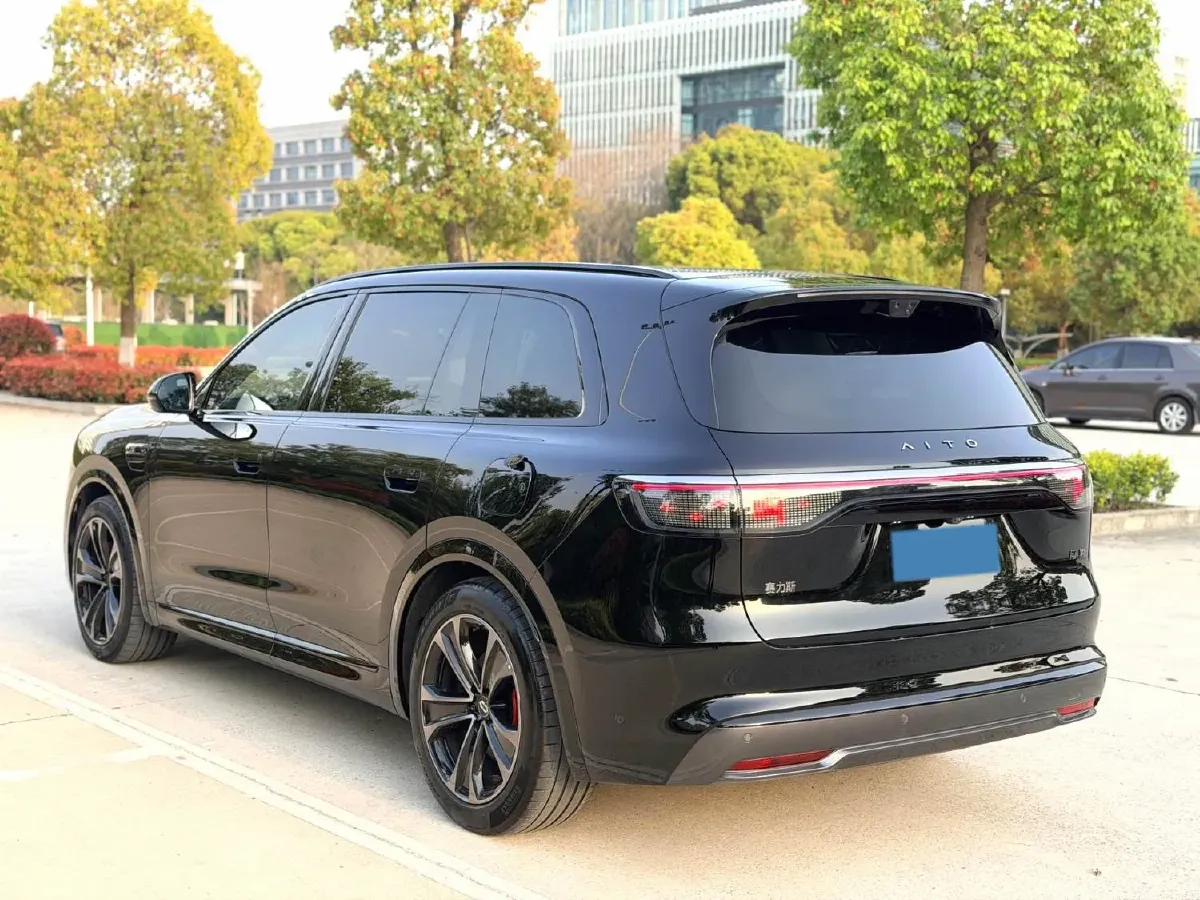 2025 AITO AITO M8 REEV 160HP REEV 53.4KWH,autocango,china used car exporter,china ev exporter,chinese used car exporter,chinese used ev exporter