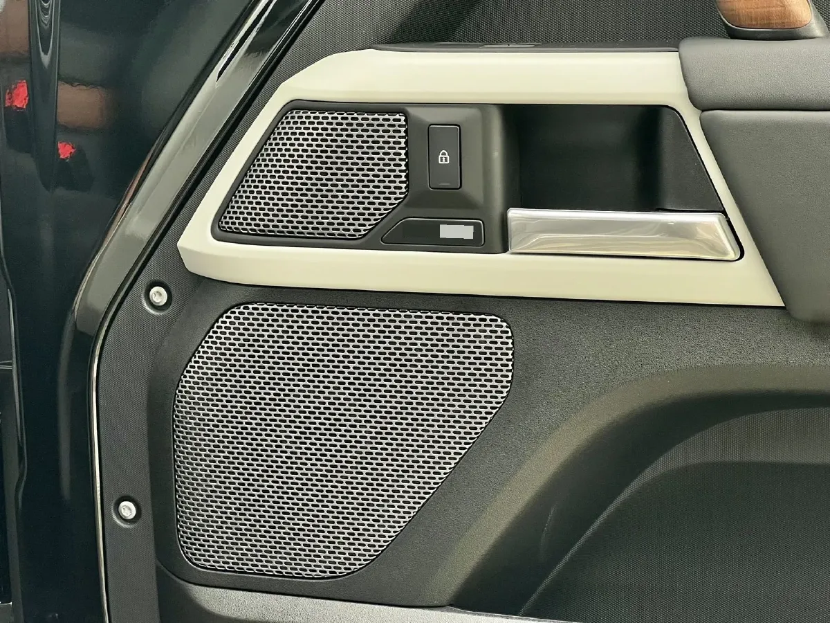 2024 Land Rover Defender 3.0T 400HP L6 8AT,autocango,china used car exporter,china ev exporter,chinese used car exporter,chinese used ev exporter