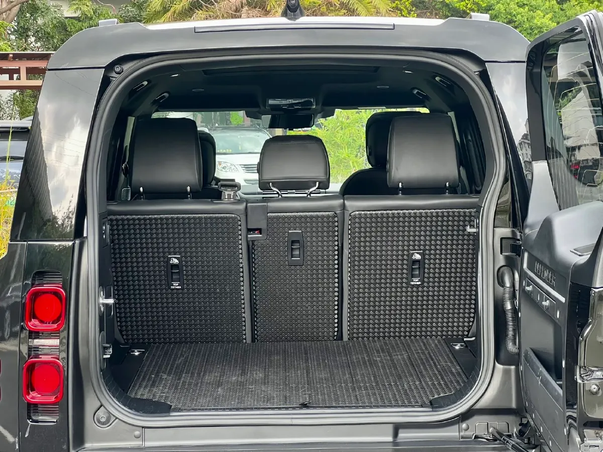 2024 Land Rover Defender 3.0T 400HP L6 8AT,autocango,china used car exporter,china ev exporter,chinese used car exporter,chinese used ev exporter