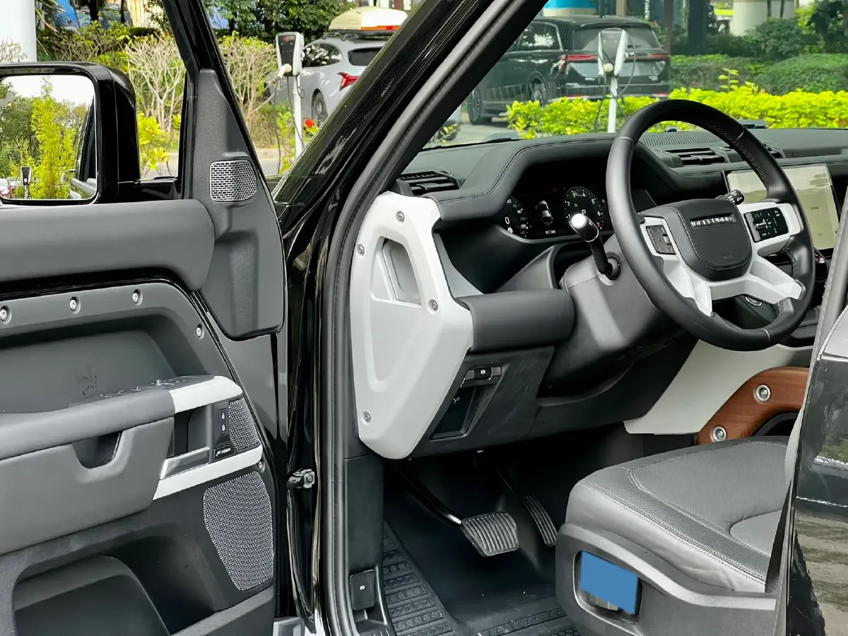 2024 Land Rover Defender 3.0T 400HP L6 8AT,autocango,china used car exporter,china ev exporter,chinese used car exporter,chinese used ev exporter