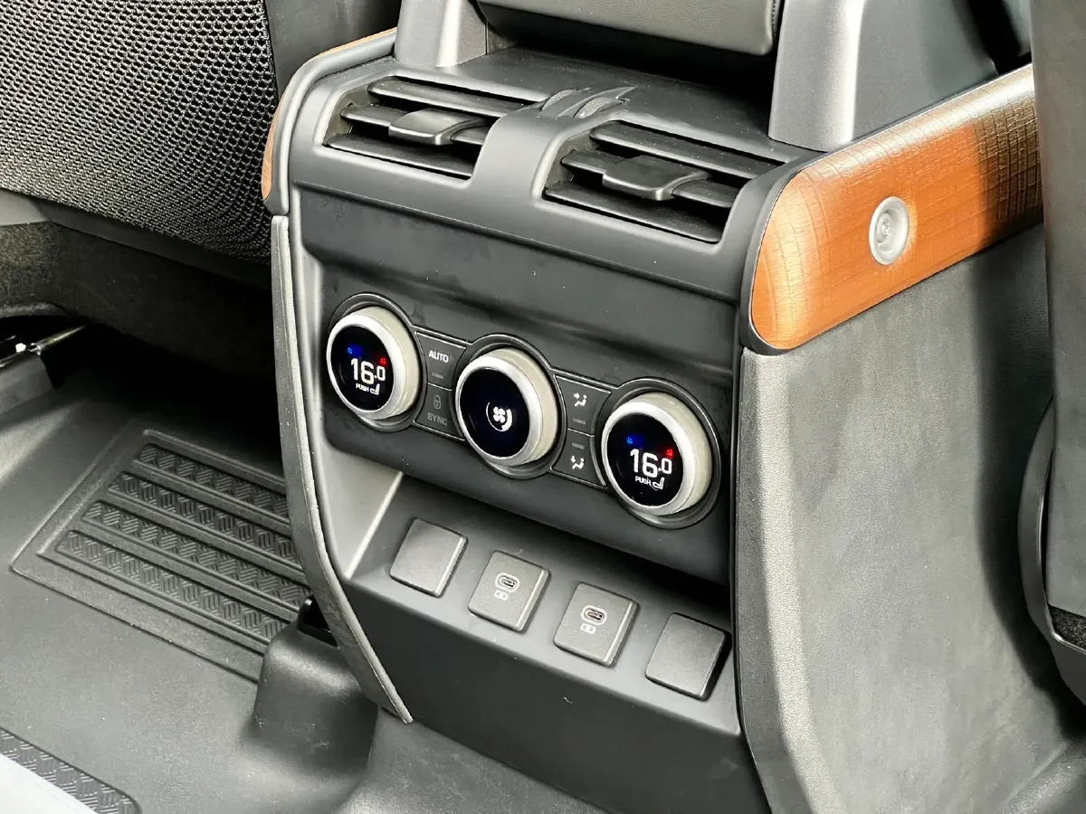 2024 Land Rover Defender 3.0T 400HP L6 8AT,autocango,china used car exporter,china ev exporter,chinese used car exporter,chinese used ev exporter