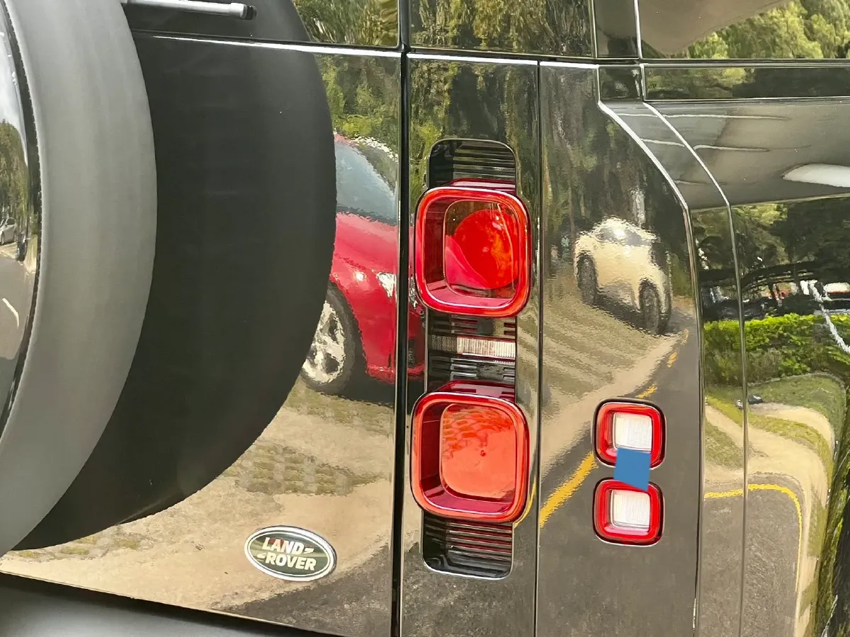 2024 Land Rover Defender 3.0T 400HP L6 8AT,autocango,china used car exporter,china ev exporter,chinese used car exporter,chinese used ev exporter