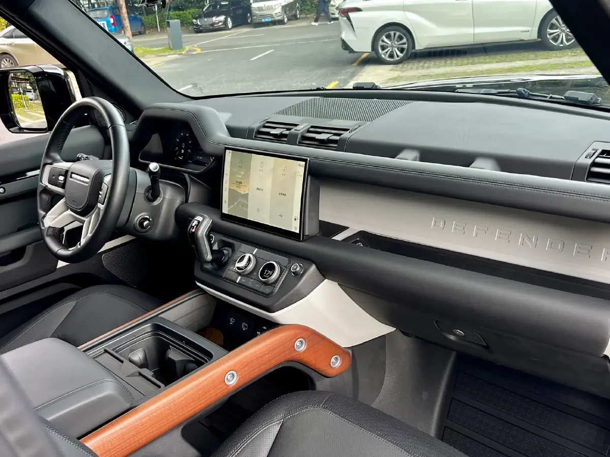 2024 Land Rover Defender 3.0T 400HP L6 8AT,autocango,china used car exporter,china ev exporter,chinese used car exporter,chinese used ev exporter