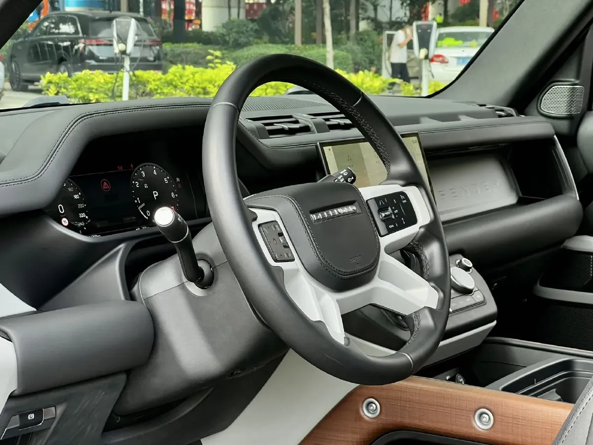 2024 Land Rover Defender 3.0T 400HP L6 8AT,autocango,china used car exporter,china ev exporter,chinese used car exporter,chinese used ev exporter