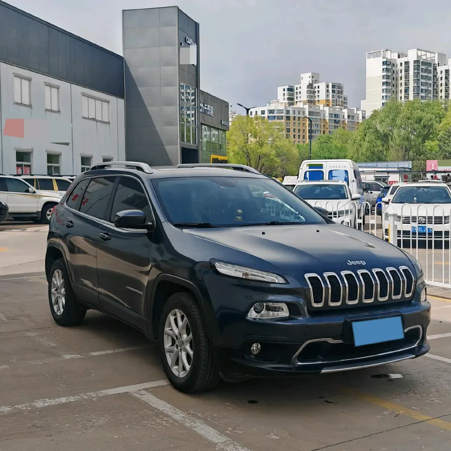 2017 Jeep Cherokee 2.0L 155HP L4 9AT,autocango,china used car exporter,china ev exporter,chinese used car exporter,chinese used ev exporter